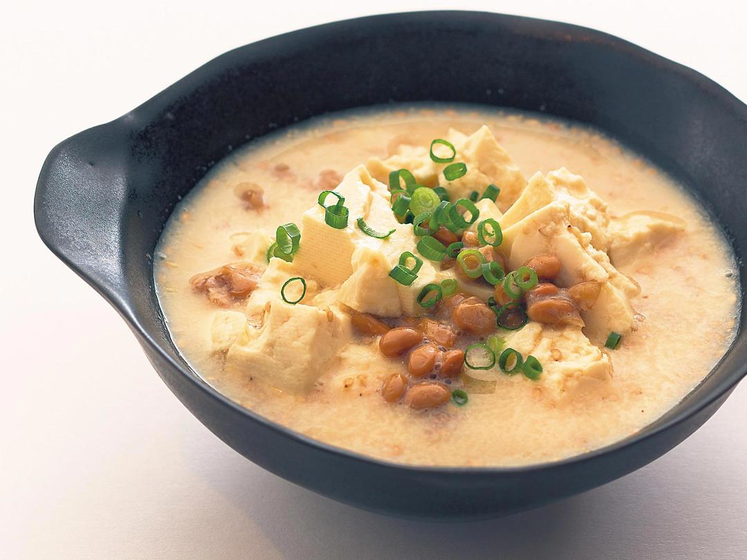 納豆と豆腐の豆乳ごまみそスープ